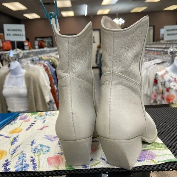 Steve Madden Cream White Leather Western Ankle Boots - Picture 5 of 6